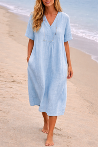 Damen-Midikleid mit V-Ausschnitt und Seitentaschen in Hellblau