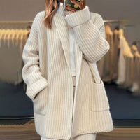 Elisabeth | Damen Oversize Strick-Cardigan mit V-Ausschnitt und Taschen in Elfenbein
