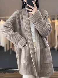 Elisabeth | Damen Oversize Strick-Cardigan mit V-Ausschnitt und Taschen in Kamelbraun