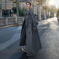Emilia | Damen Oversized Zweireiher Maxi Trench Coat mit Bindegürtel in Grau