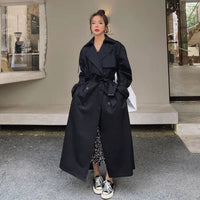 Emilia | Damen Oversized Zweireiher Maxi Trench Coat mit Bindegürtel in Schwarz