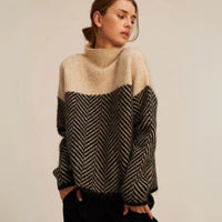 Greta | Damen Rollkragen Pullover Oversized Strickpullover Fischgrätmuster in Beige