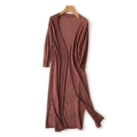Damen-Strickjacke in langer Form mit offener Vorderseite und Seitenschlitzen in Kastanienbraun