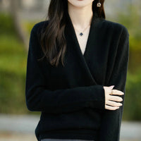 Damen-Strickpullover mit Wickeloptik in Schwarz