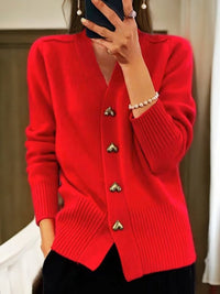 Leonie | Damen V-Ausschnitt Strick-Cardigan mit Herzknöpfen Relaxed Fit in Rot