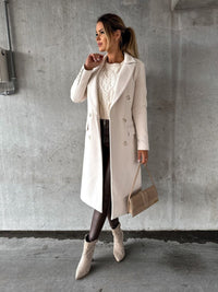 Annika | Damen Zweireihiger Langer Wintermantel mit Goldknöpfen in Beige