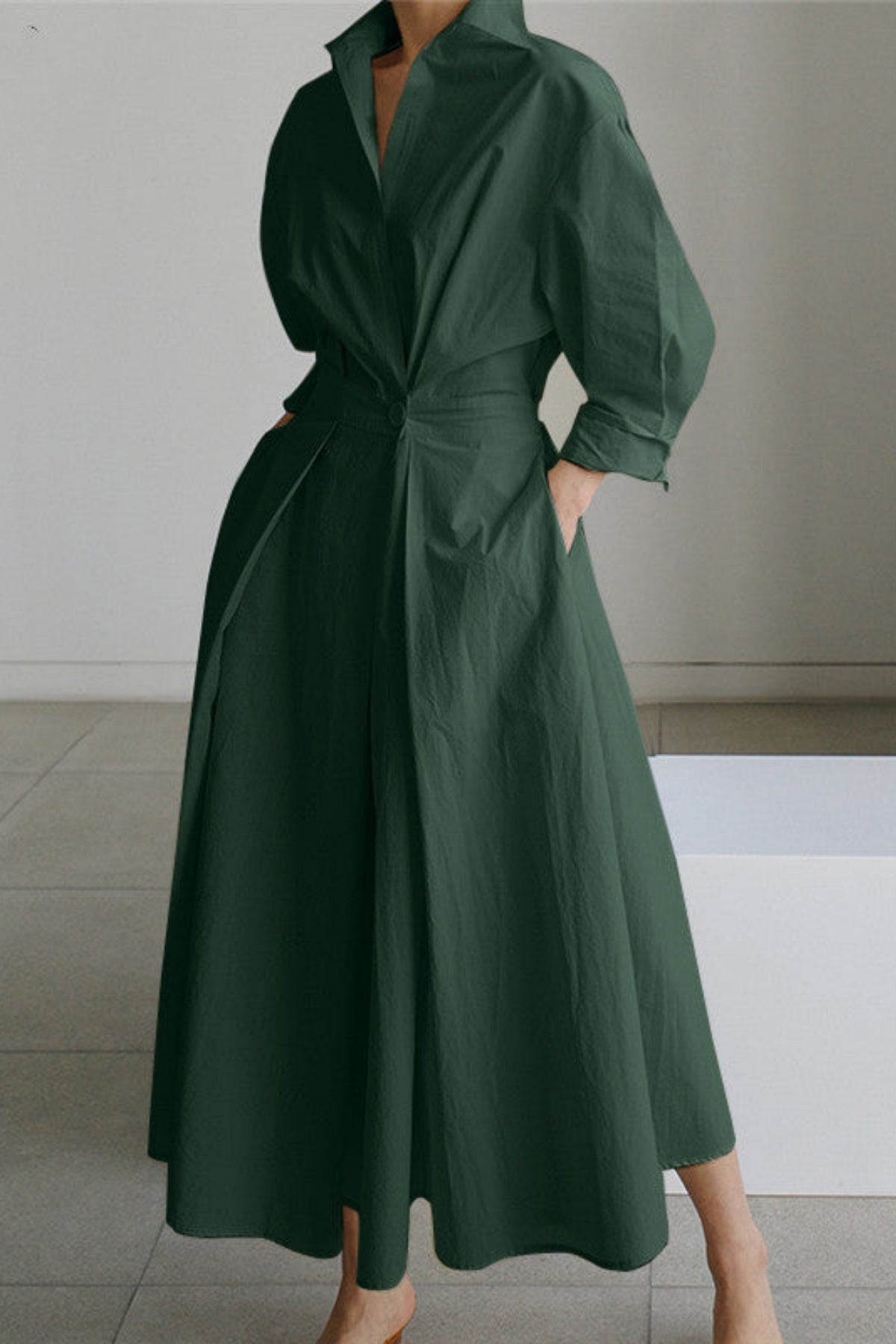 Hannelore - Elegantes Damenkleid aus Baumwolle mit Peter-Pan-Kragen und Taschen