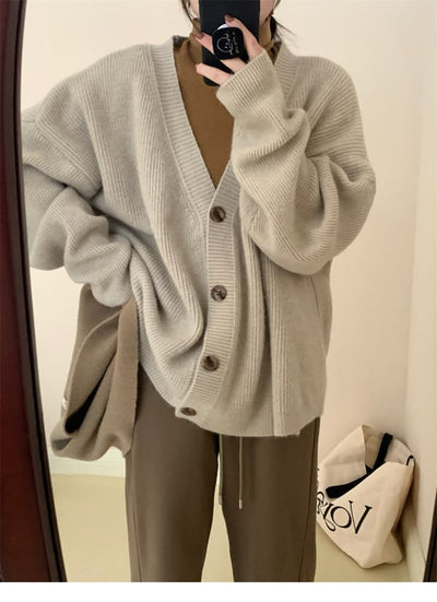 Lorenzi | Strickjacke mit V-Ausschnitt – Lässig und stilvoll