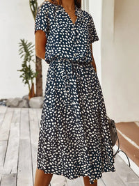 Elizabeth - Damen Midi Hemdkleid mit Tierdruck und kurzen Ärmeln in Marineblau