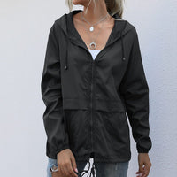Damen Regenmantel mit Kapuze und Kordelzug in Schwarz