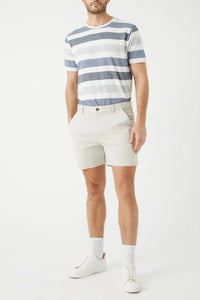 Kurze Hose mit praktischen Taschen und Knopfverschluss für Herren | Ideal für die Sommersaison in Gebrochenes Weiß