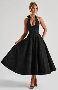 Rebecca - Jacquard Halter Neck Fit and Flare Midi Kleid in Schwarz