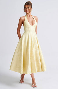Rebecca - Jacquard Halter Neck Fit and Flare Midi Kleid in Gelb