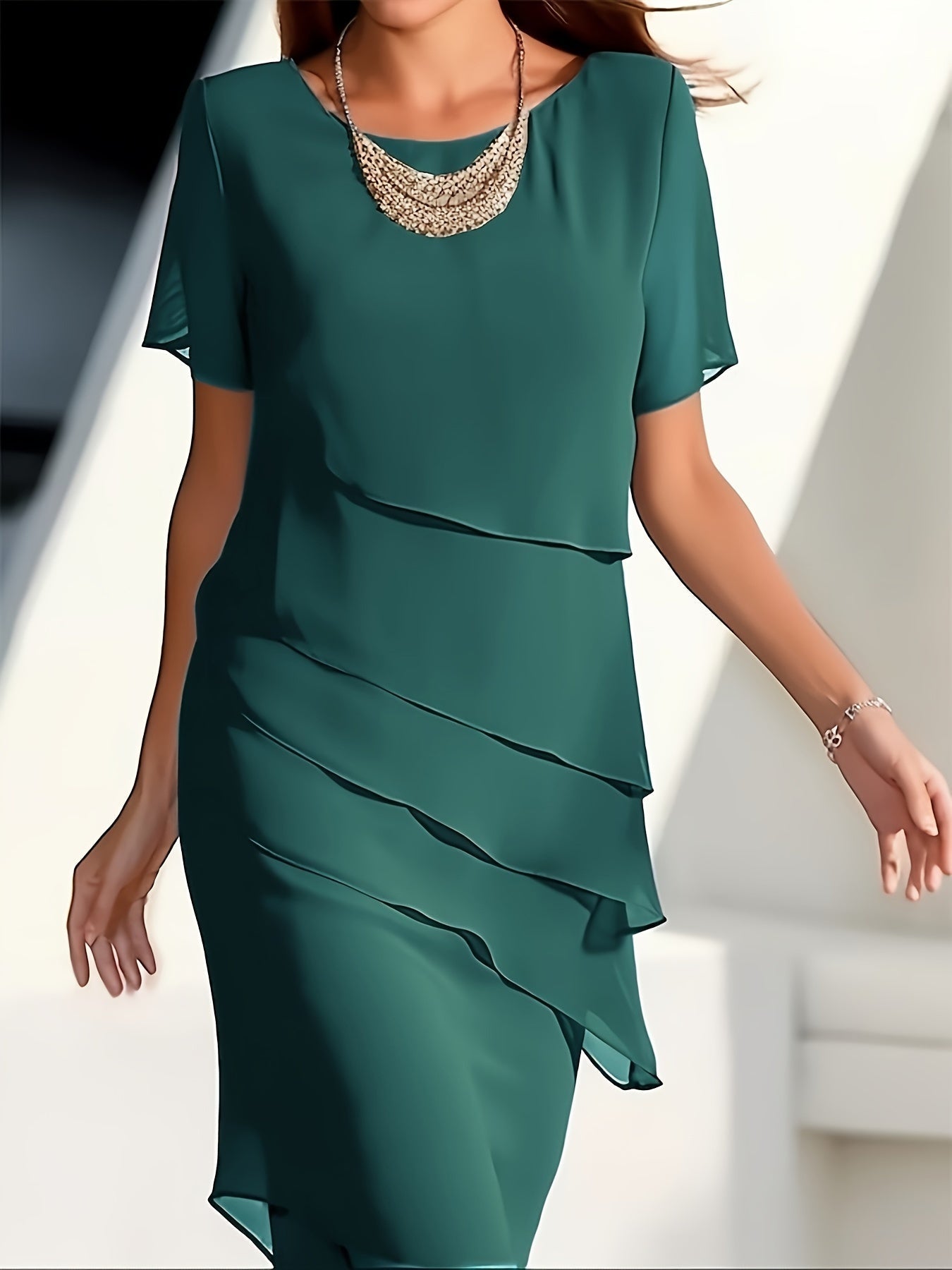 Stilvolles Kleid mit Schichtverzierungen, Rundhalsausschnitt und kurzen Ärmeln für Damen | Ideal für den Sommer