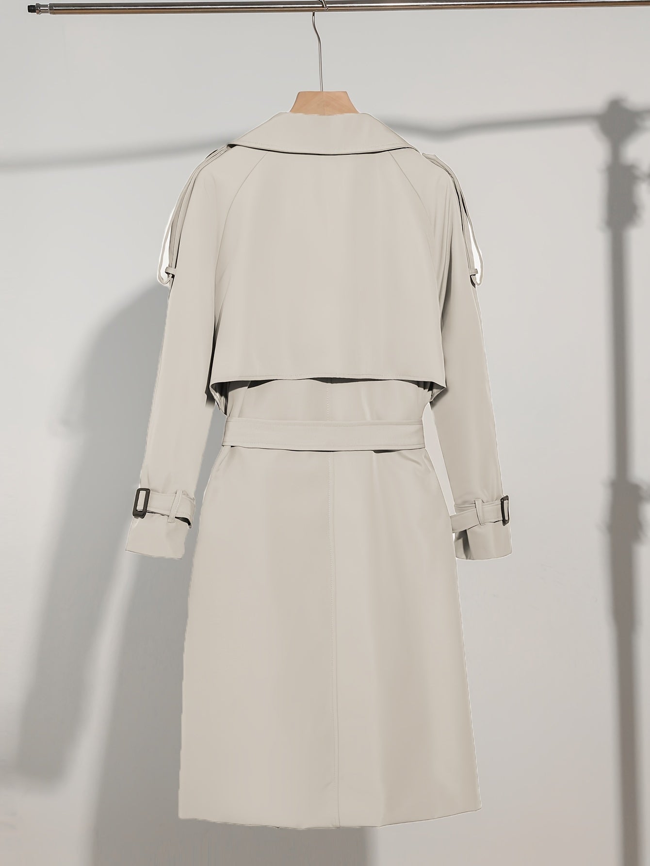 Latina | Damen Langer Doppelknopf-Trenchcoat mit Taillengürtel – Elegante Passform