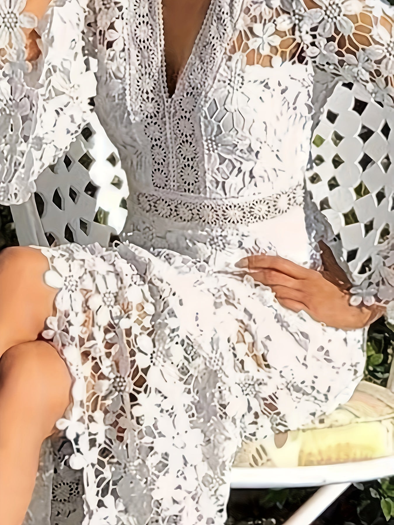 Lässiges Kleid aus Guipure-Spitze mit V-Ausschnitt, langen Ärmeln und schmaler Passform für Damen | Ideal für den Sommer