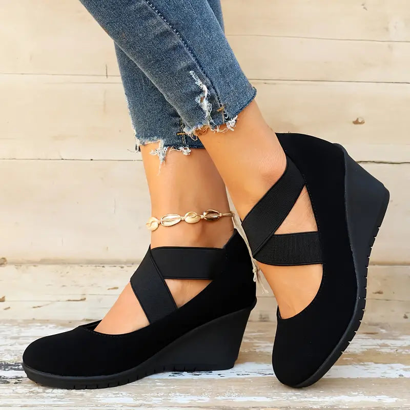 Manimo | Schwarze lässige Keilschuhe mit elastischem Riemen