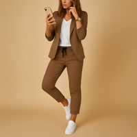 Aletha - Eleganter Damenblazer mit Hose in Braun