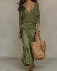 Hannah | Satin-Midikleid mit Pullover-Set in Militärgrün