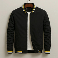 Herren Jacke mit Reißverschluss, Rippkragen und Streifendetails in Schwarz