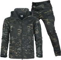 Herren Outdoor Set mit Kapuzenjacke und Cargohose in Grüne Tarnung