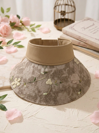 Faltbarer Strohhut mit Blumenakzent und UV-Schutz in Kaffee