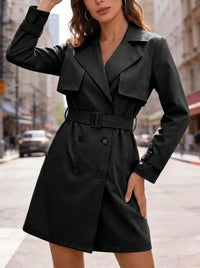 Damen Kurzblazer mit verstellbarer Taille und doppelter Knopfleiste in Schwarz