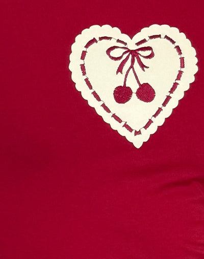 Kirzie | T-Shirt mit Aufgesticktem Kirschherz – Ein Herz für Stil