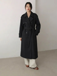 Damen Oversize-Trenchcoat in Maxilänge mit Taillengürtel und Epauletten in Schwarzgrau