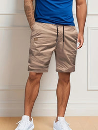 Kurze Cargo-Hose mit elastischem Bund für Herren | Ideal für den Sommer in Khaki