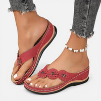 Sienna | Damen Zehentrenner Sandalen Blumenapplikation Sommer Feminin in Rot