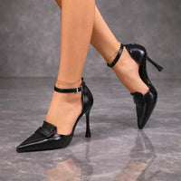 Ingeborg | Damen Spitze Absatzschuhe mit Knöchelriemen in Schwarz