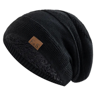 Ingeborg | Warme Kuschelige Fleece-Mütze in Schwarz