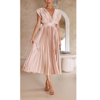 Kaitlyn | Plissee Midikleid mit V-Ausschnitt in Champagner