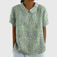 Kurzärmelige Damenbluse mit Blumenmuster und Bubikragen in Salbeigrün 2