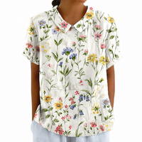 Kurzärmelige Damenbluse mit Blumenmuster und Bubikragen in Weiß