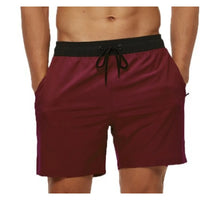 Kurze Herren-Badeshorts mit Kontrastbund in Wine