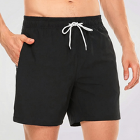 Kurze Herren-Badeshorts mit Kontrastbund in Schwarz