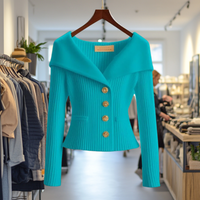 Nele | Feminine Wandelbare Strickjacke in Dunkelblau