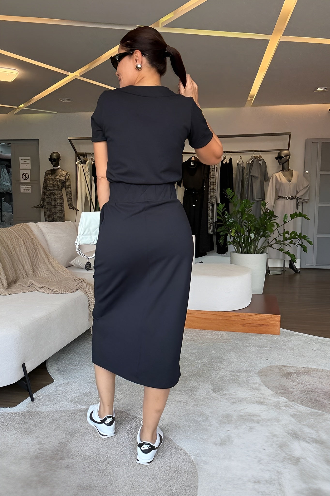 Noa™| Stilvolles V-Ausschnitt-Top und Rock