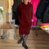 CARINA - Einfarbiges Kleid mit Kapuze und Taschen in Rot