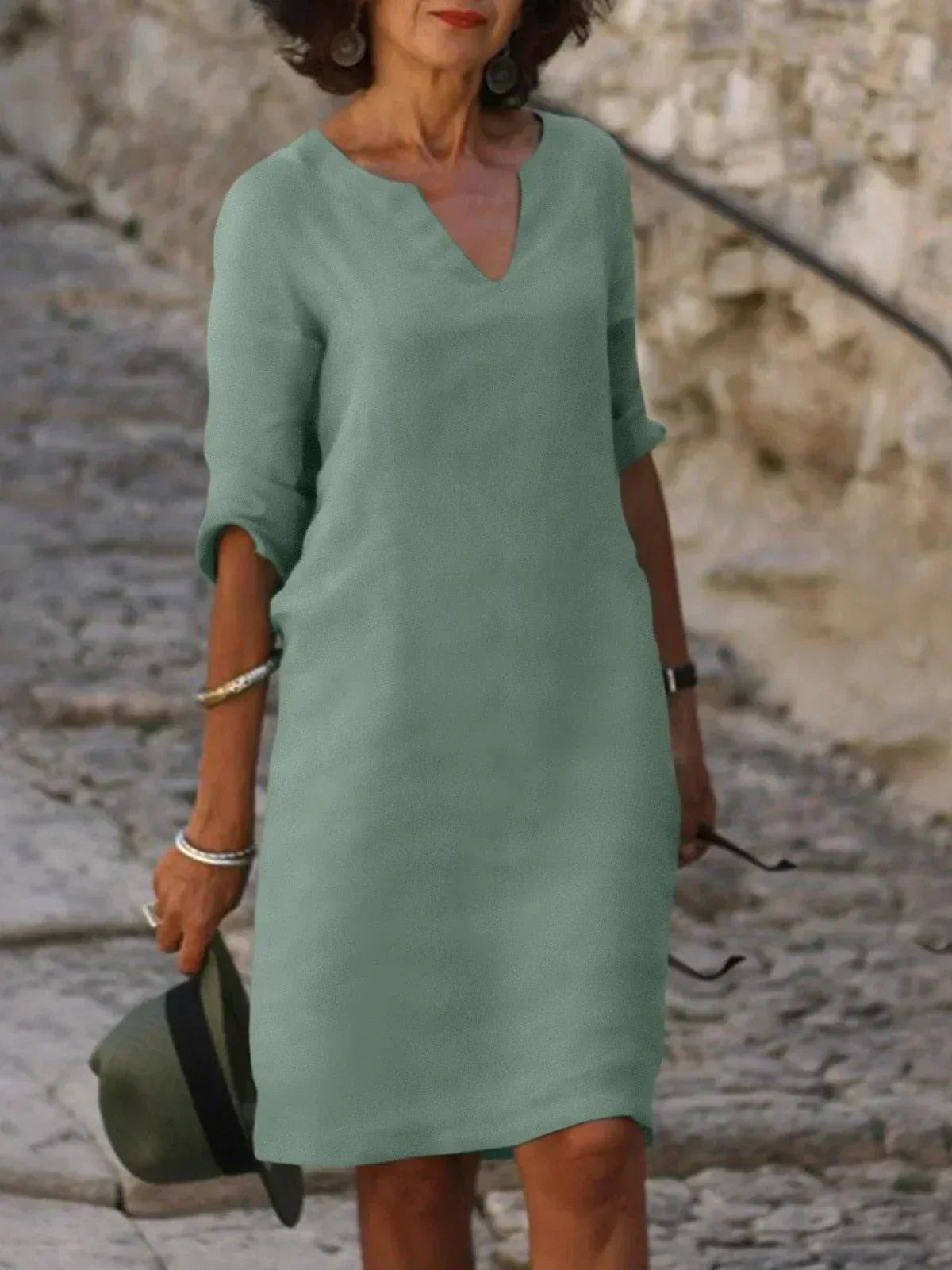 Aurica  - Elegantes Und Feminines Kleid Mit V-Ausschnitt