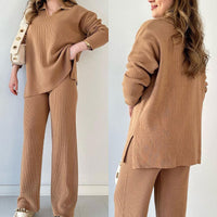Rosalie - Lässiges Zweiteiler-Set mit V-Ausschnitt und Schlitz in Camel