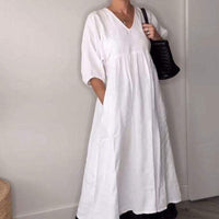 Kyra | Bequemes Kleid mit V-Ausschnitt in Weiß