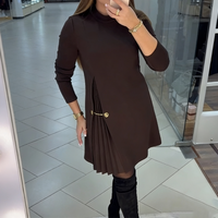 Noctura – Langärmliges Plisseekleid in Braun