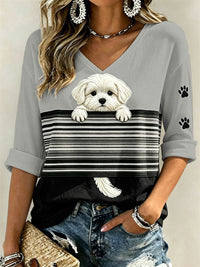 Damen-T-Shirt mit verstecktem Malteser-Hund und Pfotenabdrucken, Color-Block-Print, mittellange Ärmel und V-Ausschnitt in Grau