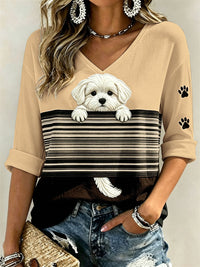 Damen-T-Shirt mit verstecktem Malteser-Hund und Pfotenabdrucken, Color-Block-Print, mittellange Ärmel und V-Ausschnitt in Khaki