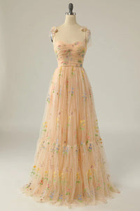 Suzy - Damen Tüllkleid mit Blumenstickerei für den Jahresabschlussball in Beige