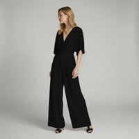 Léonie | Damen Jumpsuit Kurzarm V-Ausschnitt Elegant Modern Sommer in Schwarz