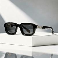 Unisex-Sonnenbrille mit rechteckigem Rahmen in Schwarz